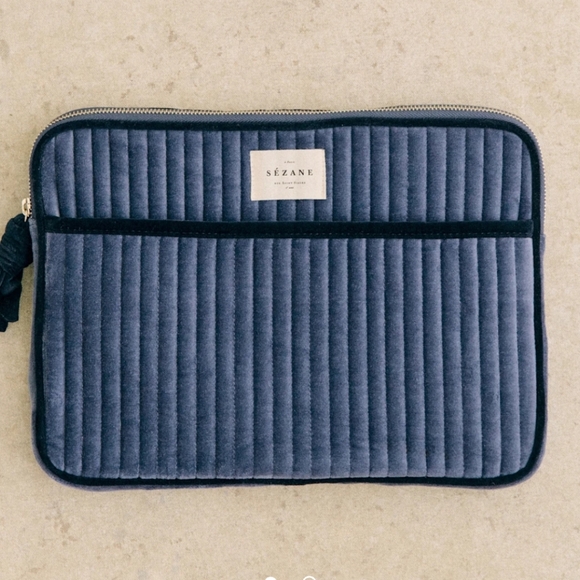 Sezane Handbags - Sezane Laptop Case